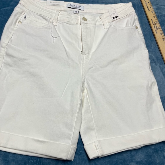 Judy Blue Pants - Judy Blue Women's Classic White Bermudas XL